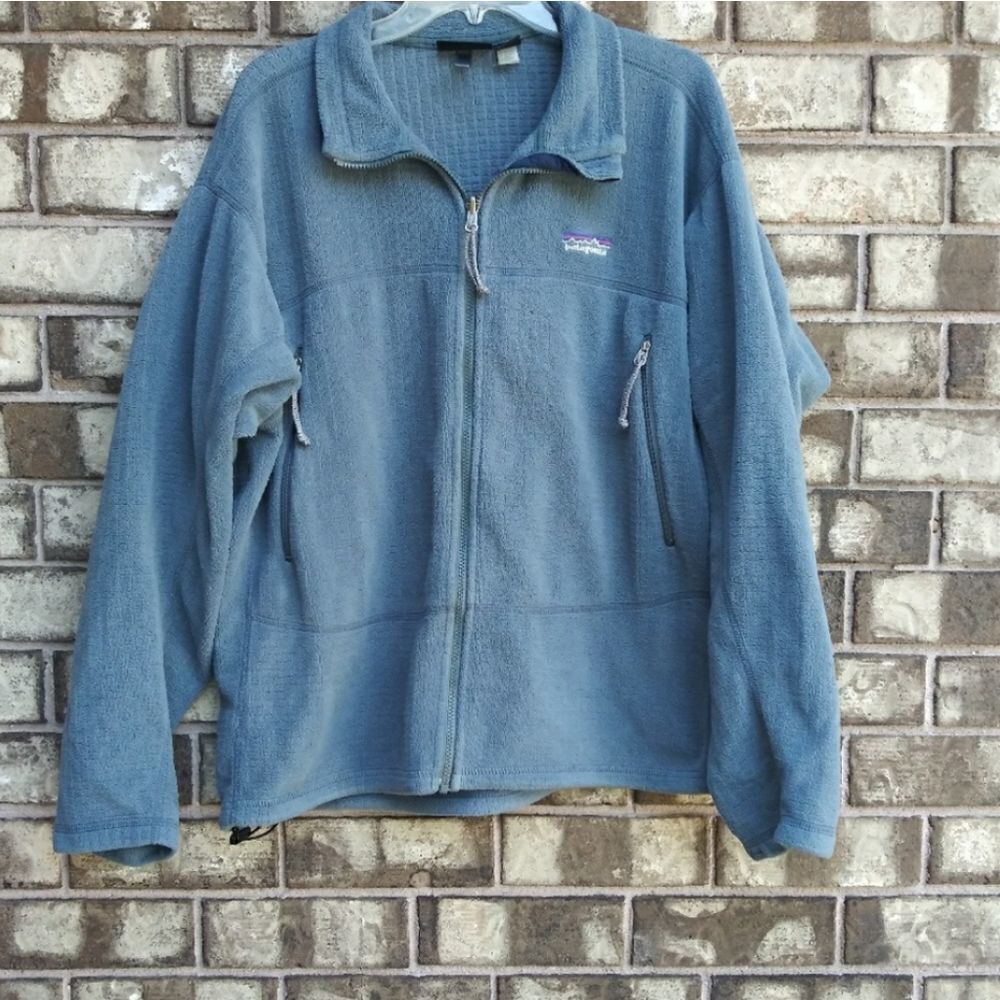 Patagonia men's size large blue zip-up swe…